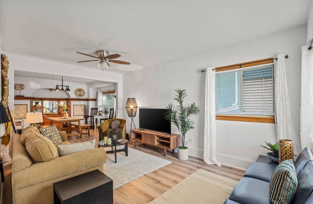 Cozy 2 bedroom cottage 5 minutes from entertainment hotspots