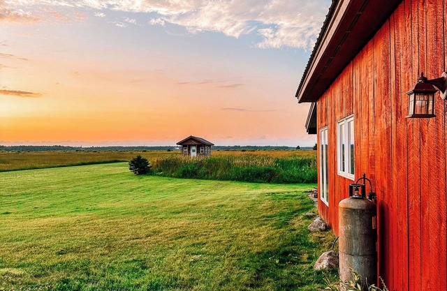 Cozy 2-bedroom cabin in charming Pickford with WiFi