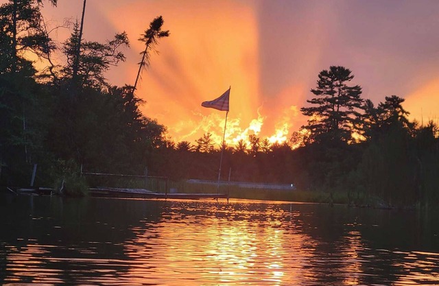 Cozy 2-bedroom cabin on Rapid River right down the road from Torch Lake