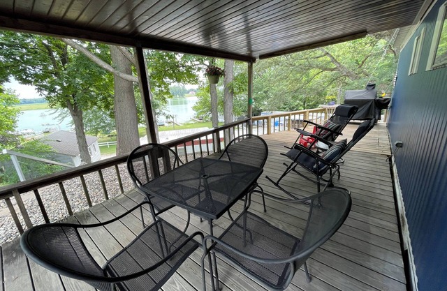 Cozy 2-bedroom campground in peaceful Claypool with AC, WiFi. Overlooking lake