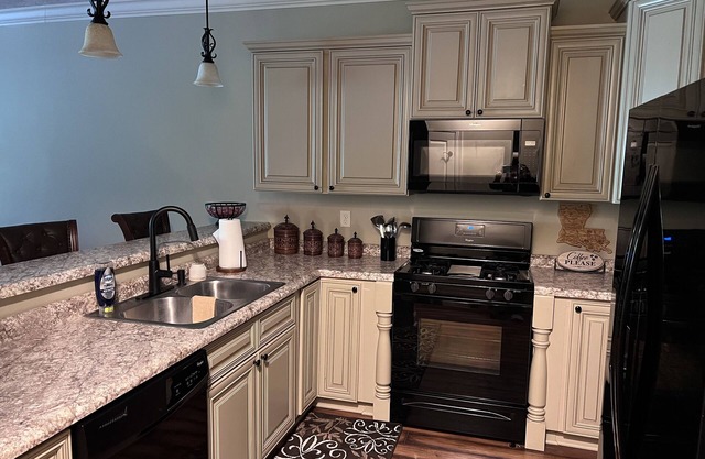 Cozy 2-bedroom condo with WiFi and AC in phenomenal downtown Natchitoches
