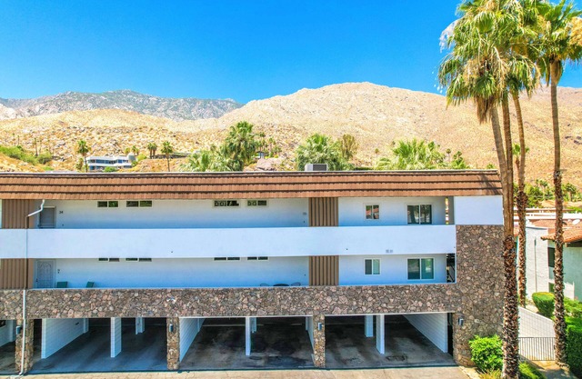 Cozy 2-bedroom condo in South Palm Springs