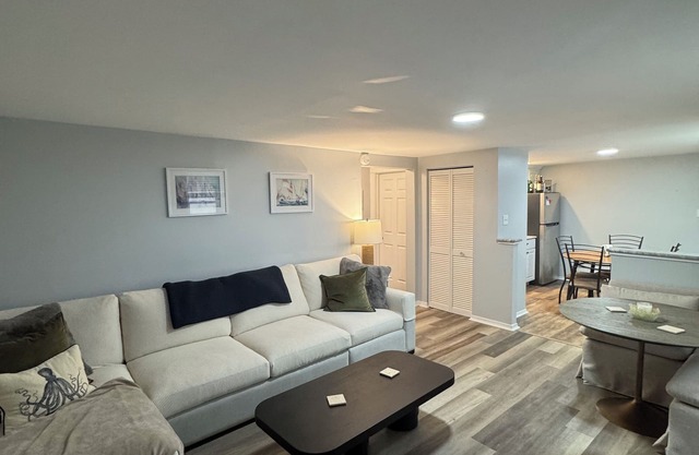 Cozy 2-bedroom condo in Ventnor - one block to the beach!
