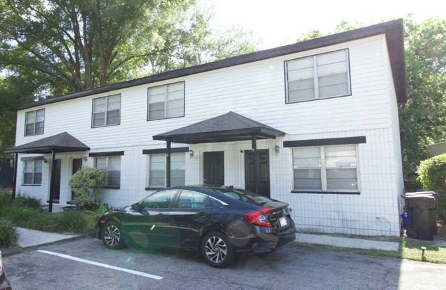 Cozy 2-bedroom condo with WiFi, AC in quiet NW Gainesville, FL