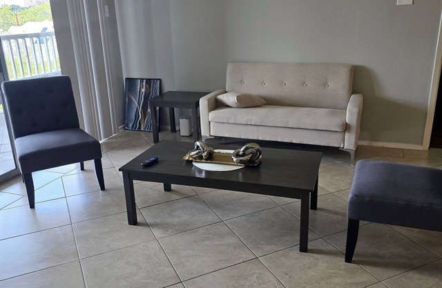 Cozy 2-bedroom condo in charming Medical Center fully furnished