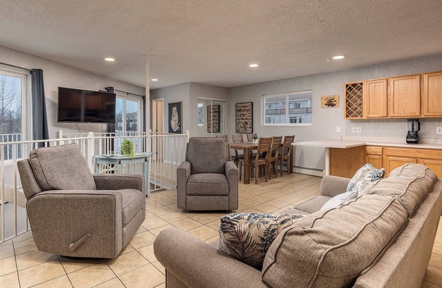 Cozy 2-bedroom condo in charming Wasilla with WiFi
