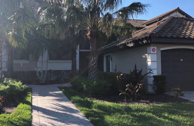 Cozy 2-bedroom condo in Lakewood National with golf privileges and amenities.