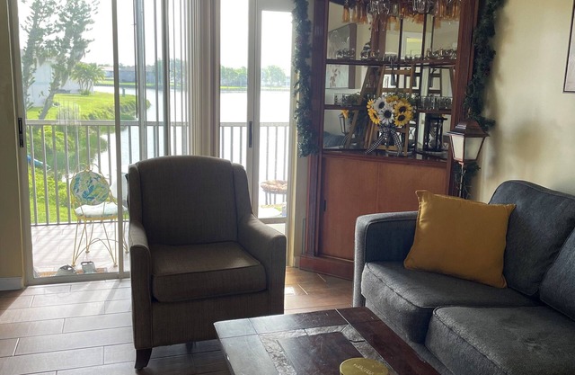 Cozy 2-bedroom condo in amazing Lake Suzy with AC, WiFi