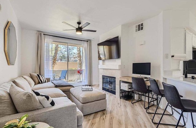 Cozy 2-bedroom condo with AC, WiFi in SW Las Vegas-A Desert Gem