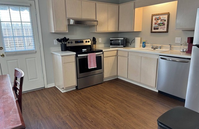 Cozy 2-bedroom condo in Starkville. Close to MSU and all attractions