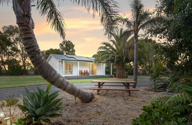 Cozy 2 Bedroom Cottage