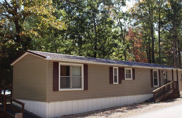 Cozy 2-bedroom cottage - #20 on Kentucky Lake with great fishing and boating