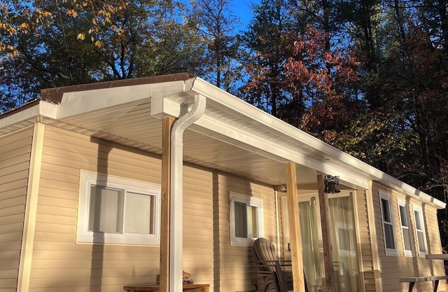 Cozy 2 bedroom cottage on Big Wolf Lake