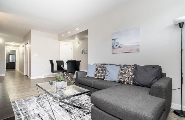 Cozy 2 Bedroom | French Sector | Minutes From DT