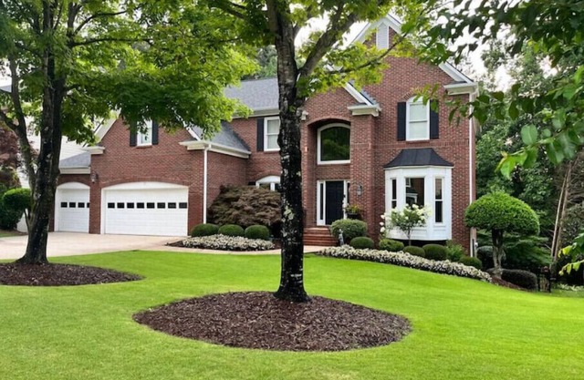 Cozy 2 Bedroom Garden Daylight Basement Apartment
