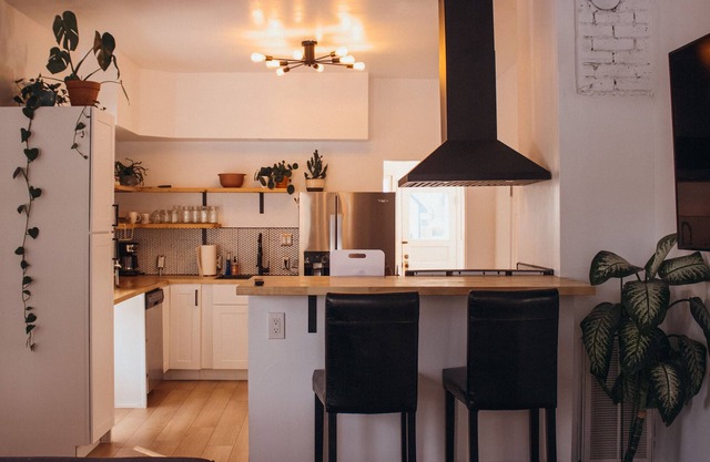 Cozy 2 bedroom HOME in Historic Old Town
