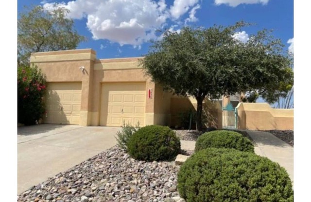 Cozy 2 bedroom home in the heart of Picacho Hill