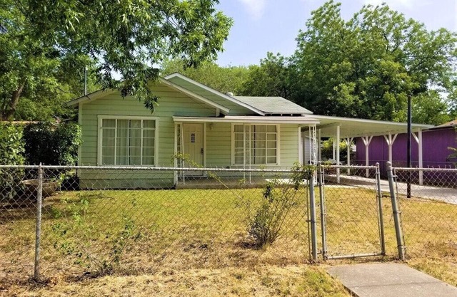 Cozy 2 Bedroom Home - Mins from Downtown & Pearl