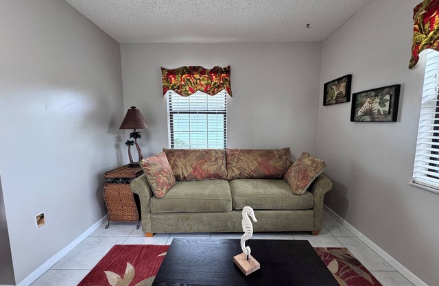Cozy 2-bedroom house heated pool in marvelous paradise Rotonda West!