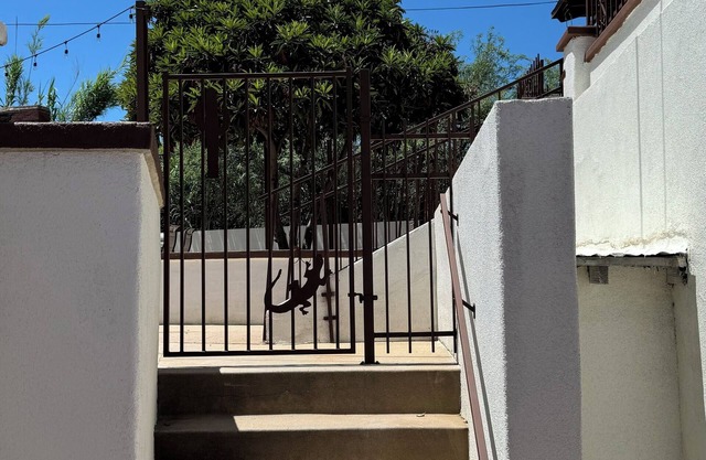 Cozy 2-bedroom house in charming Nogales with AC, WiFi