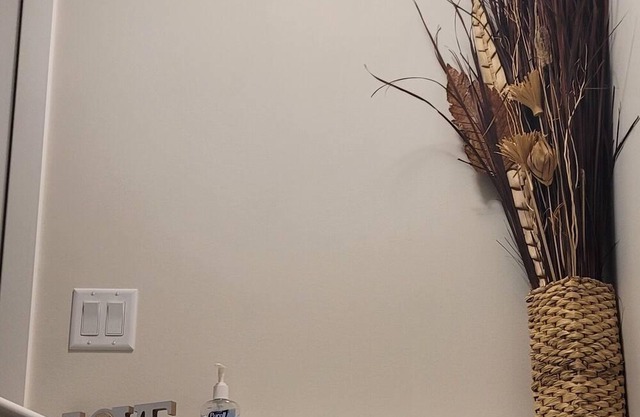 Cozy 2 bedroom newly built basement suite and 3 minutes walk to a beautiful lake