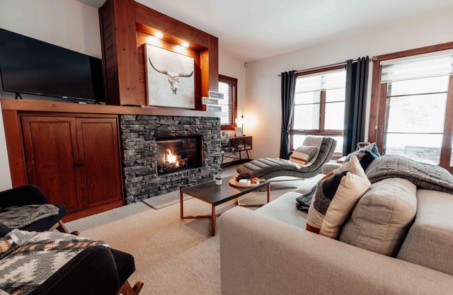 Cozy 2-bedroom ski-in/ski-out condo at Versant Soleil Mont Tremblant