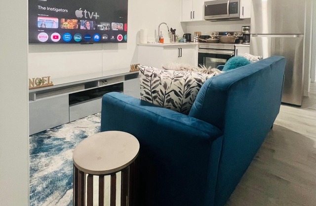 Cozy 2-bedroom Suite Close To West Edmonton Mall
