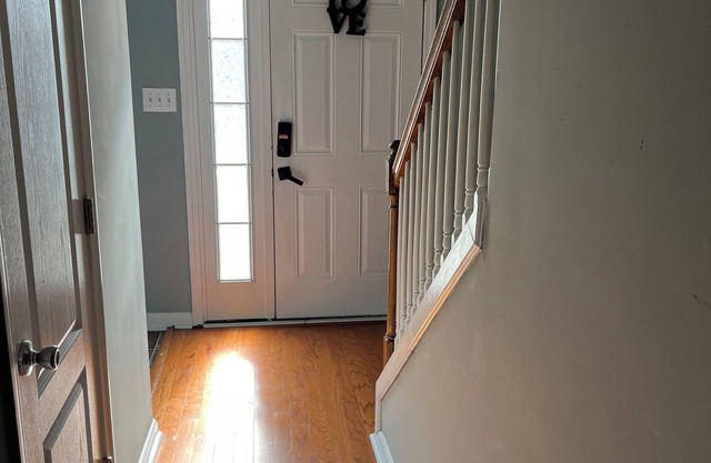 Cozy 2-bedroom townhome with WiFi, AC in soothing College Park