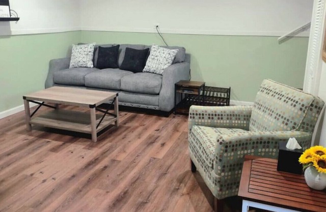 Cozy 2 bedroom townhome. Great Central Location!