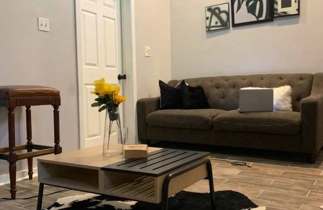 Cozy 2 Bedroom unit