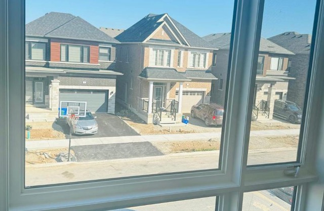 Cozy 2 bedrooms with private washroom
