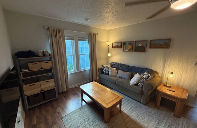 Cozy 2-bedroom house near Jack Trice Stadium in Ames