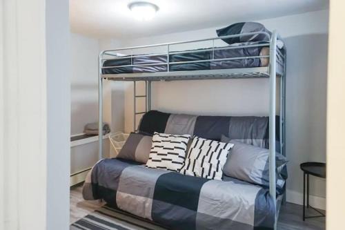 Cozy 2 Br in Uptown Saint John Location Coffee