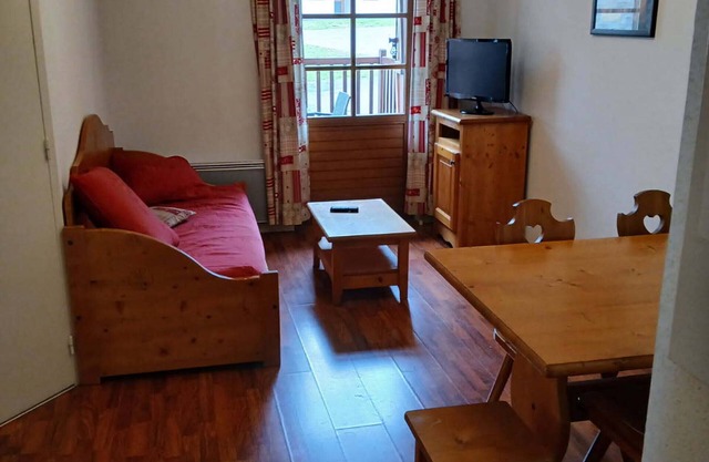 Apartamento con Terraza, Piscina y Capacidad para 6 Personas