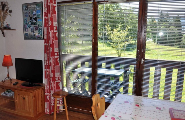 ¡Tranquilo y acogedor apartamento de 2 piezas con balcón y vistas!