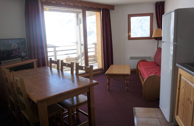Cozy 2-Room Cabin Apartment for 6 with Balcony in Prime Orcières Location