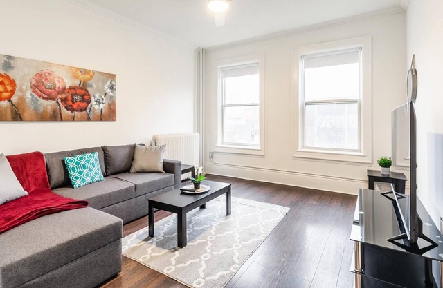 Cozy 2-storey 2BR Apt - Near Parks and King St