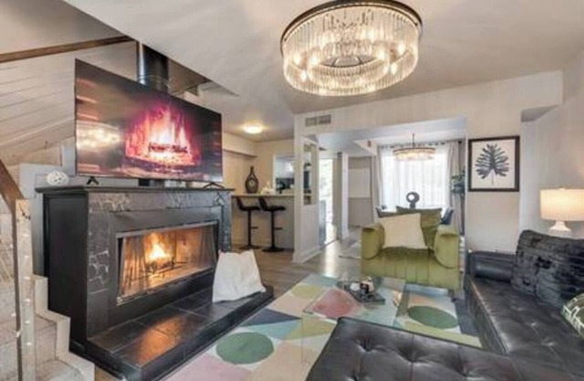 Cozy 2-story loft with fireplace, luxury linens, full kitchen, and award-winning courtyard.