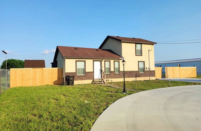 Cozy 2BD + 2BA house in Edinburg with Wi-Fi and AC