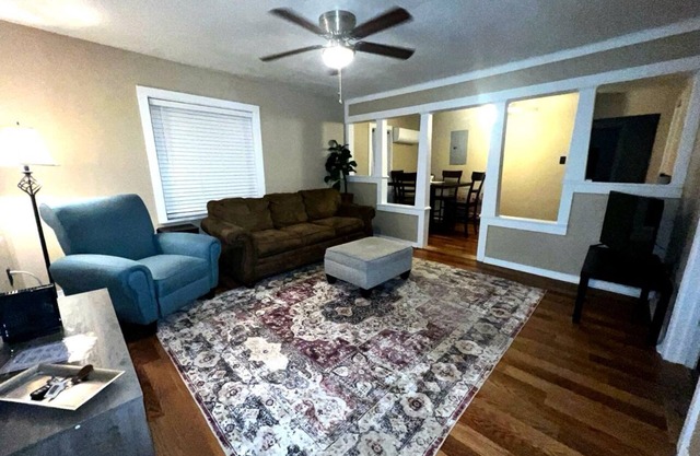In Town 2BD~2BA Close to Talimena Drive Trails Wolf Pen Gap