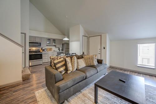 Cozy 2BR 2BA Condo in Houston Medical Center Free Parking & Fast Wi-Fi