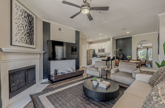 Cozy 2BR 2BA Pool Gym Free Parking