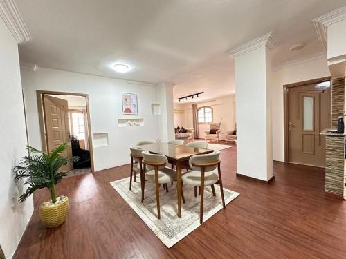 Cozy 2BR Apt in Prime 5th Settlement Location