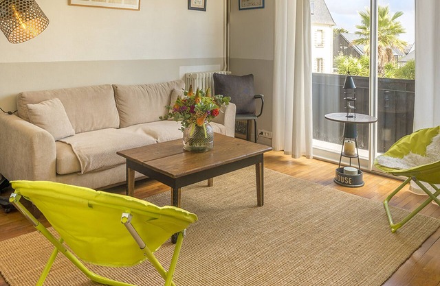 Apartamento en Larmor-Plage: Terraza, Cerca de Playa y Centro, 3 Piezas, Wifi