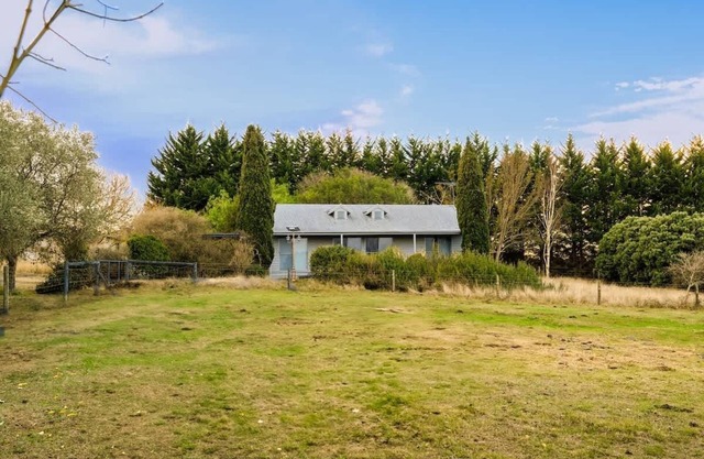 Cozy 2BR Cottage Near Beach & Village Shops