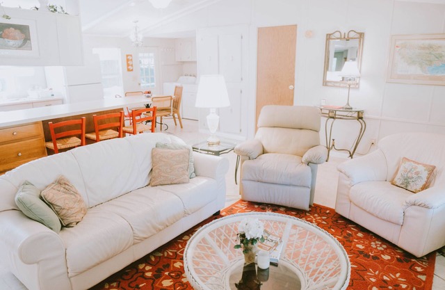 Cozy 2br Cottage next door to Maclay State Park!