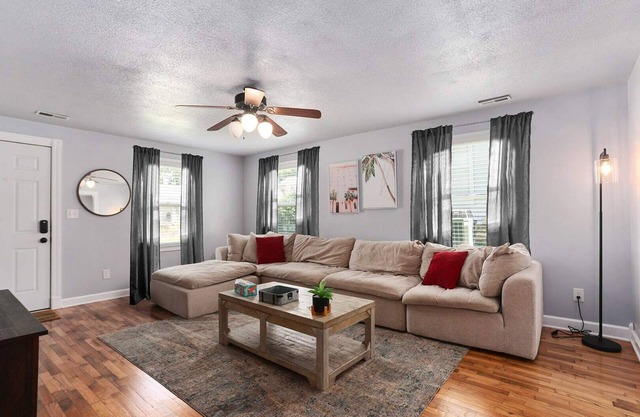 Great for couples Near UCM King Beds