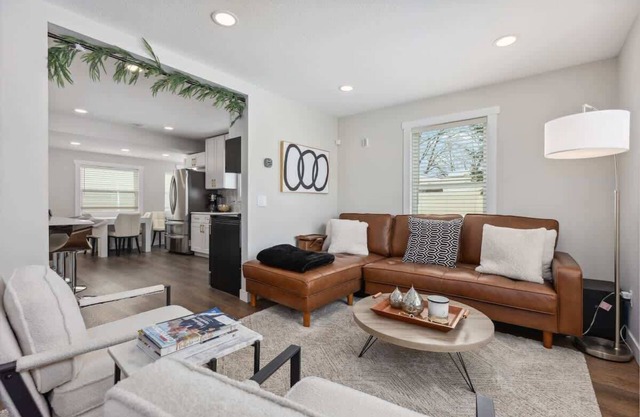Rustic Getaway | 2BR, BBQ & Outdoor Lounge