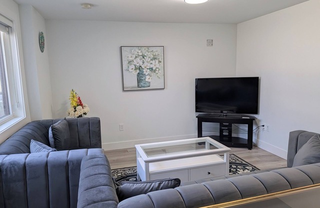 Cozy 2BR retreat in South Surrey