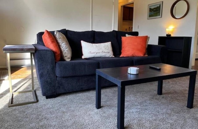 Cozy 2BR w/ laundry + kitchen + self check-in